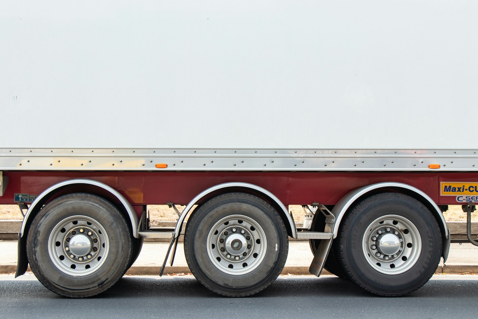 truck trailer with six wheels